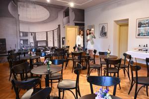 Slavnostní otevření kavárny ve vile Stiassni