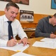 Podpis smlouvy o pronájmu stadionu P. Švancarovi