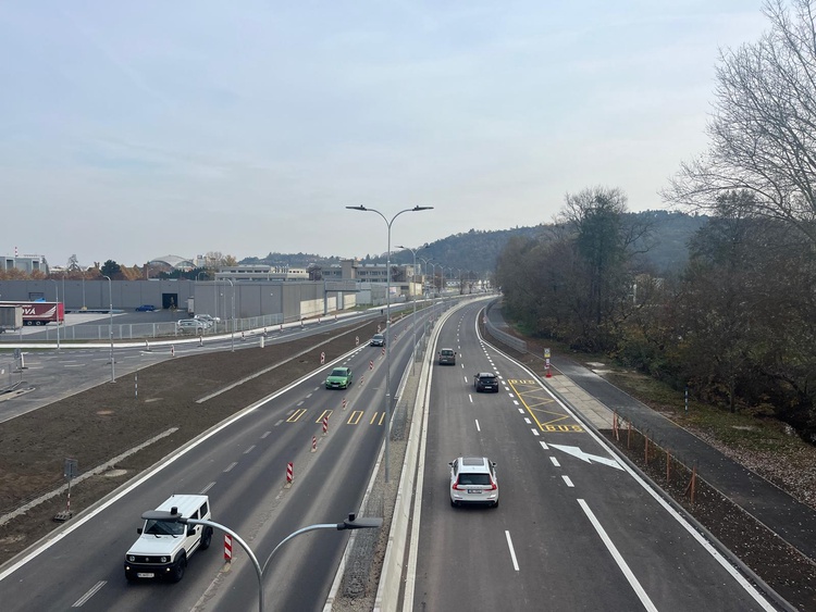 Čtyřproudá silnice na Bauerově je v provozu od 6. listopadu. Foto: Radka Matuszková