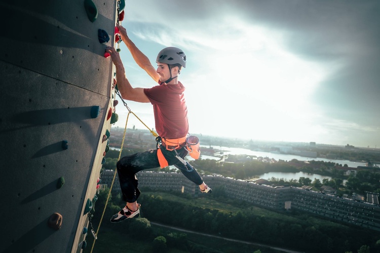 Adam Ondra při sportovním lezení. Foto: archiv Adama Ondry