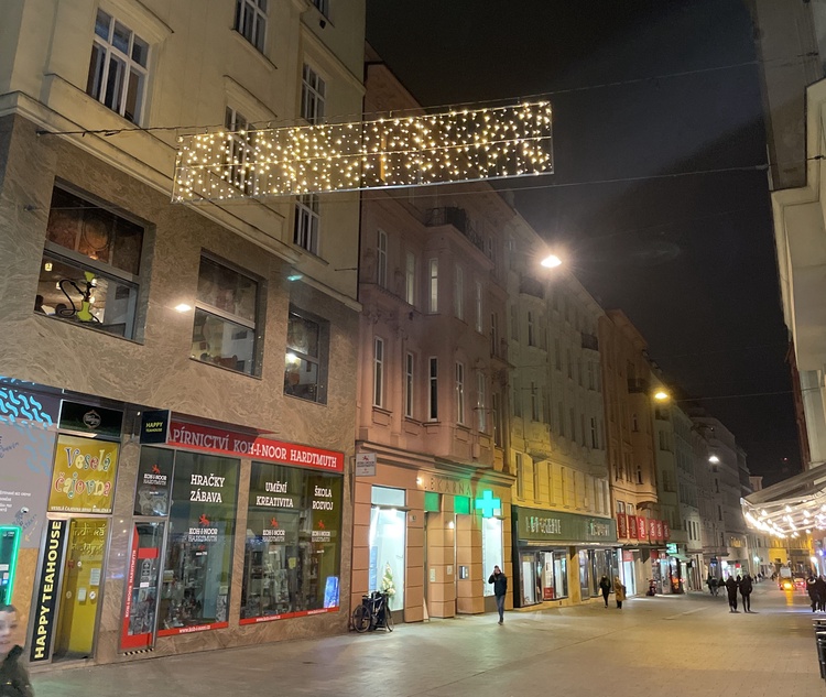 Světelné převěsy z centra zmizí. Na nové slavnostní osvětlení se připravuje soutěž