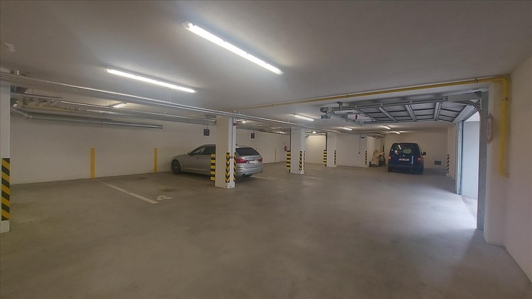 Nabídka krytých parkovacích míst. Foto: Realitní společnost města Brna