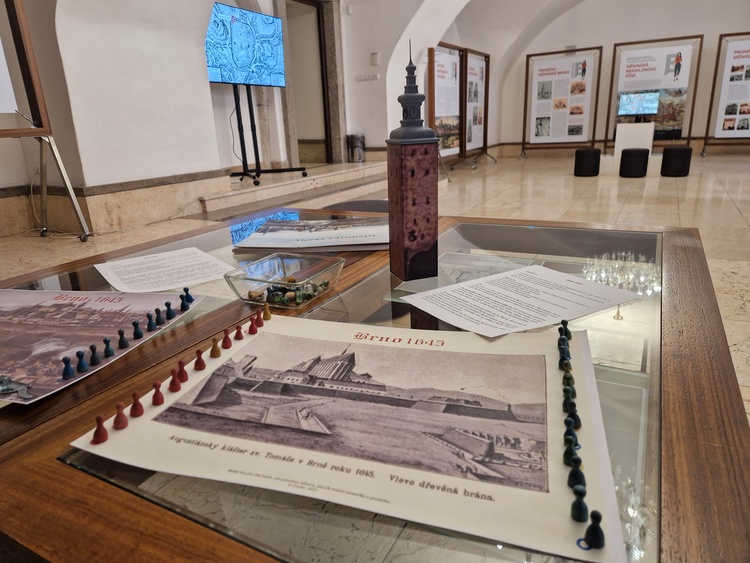Nová výstava přibližuje Měnínskou bránu. Foto: Zdeňka Obalilová