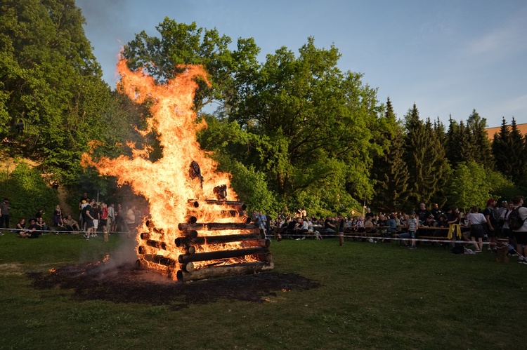 Loňské pálení čarodějnic v Líšni. Foto. Kulturní centrum Líšeň