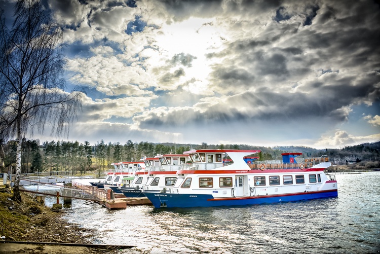 Lodě kotvící na Brněnské přehradě. Foto: Dopravní podnik města Brna