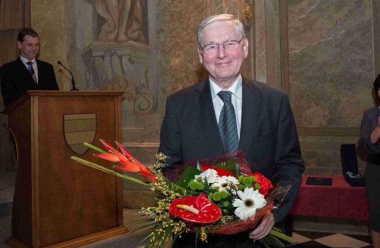 Zemřel druhý polistopadový rektor Masarykovy univerzity Eduard Schmidt