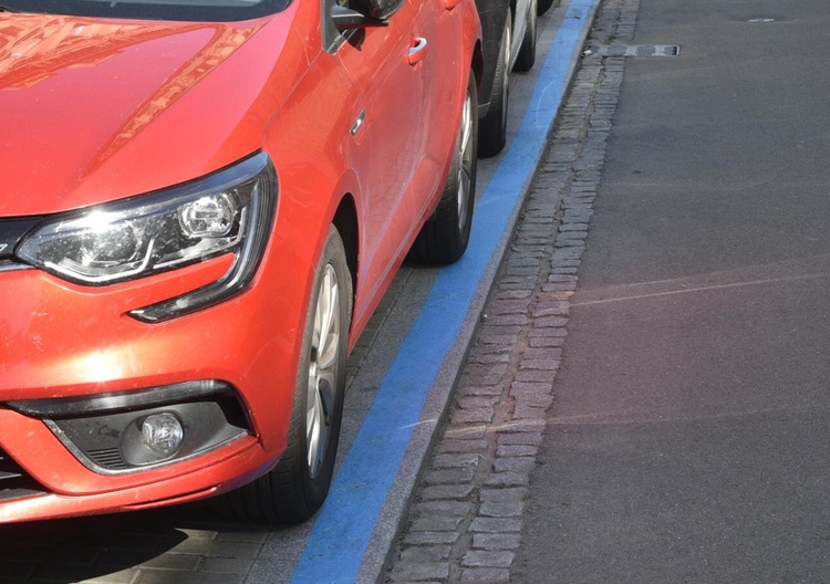 Od pondělka se rozšíří rezidentní parkování. Řidiči také zaparkují na novém P+R