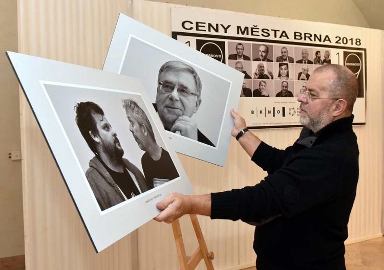 Křížovou chodbu Nové radnice opět ovládnou Osobnosti