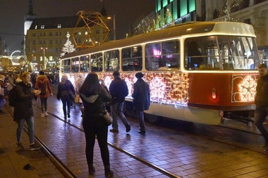 Brněnské Vánoce: Mikuláš se objeví v tramvaji nebo v Porsche