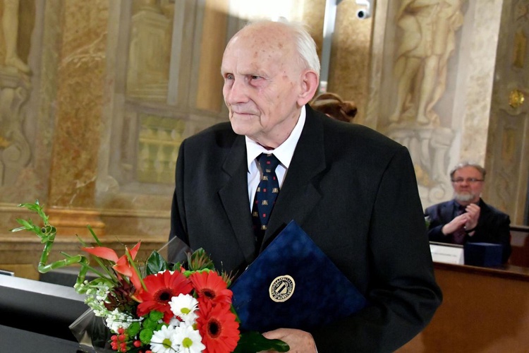 Zemřel významný český lékař Pavel Bravený