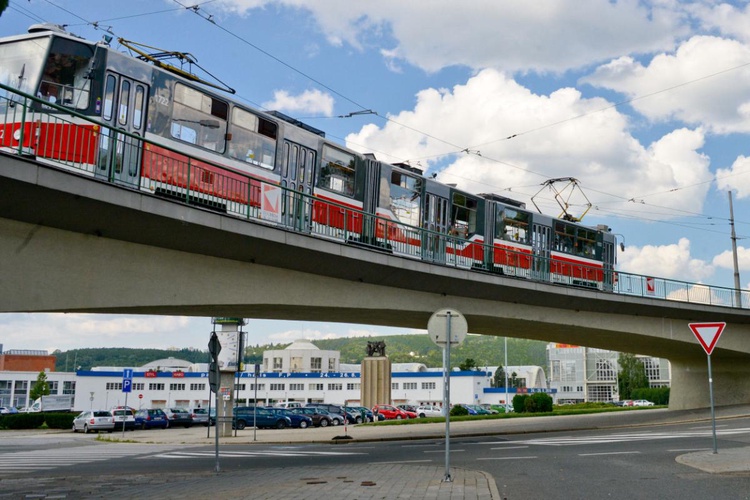 Vyhrajte šalinkartu na rok zdarma. Stačí mít elektronický účet Brno iD