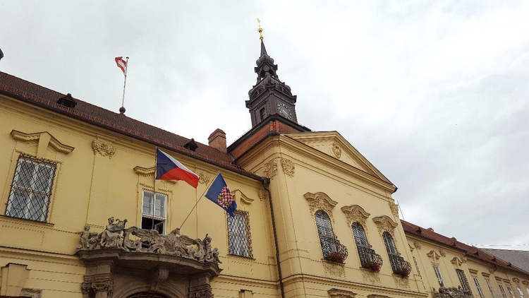 Na počest Cyrila a Metoděje vyvěsilo Brno moravskou vlajku