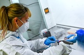 Tisková konference k představení nové mobilní laboratoře, která významně zvýší dosavadní brněnské laboratorní kapacity vyhodnocování PCR testů