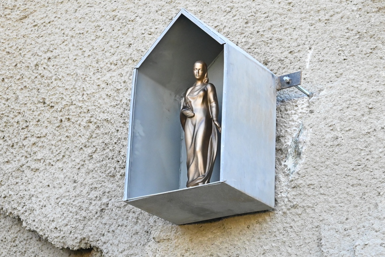 Instalace posvěcené sošky sv. Barbory k tunelu na VMO Žabovřeská