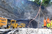 Instalace posvěcené sošky sv. Barbory k tunelu na VMO Žabovřeská