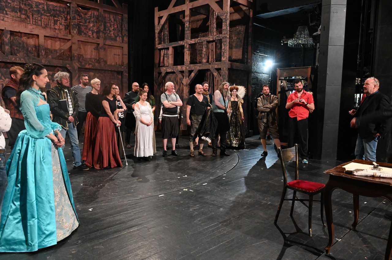 Slavnostní představení Zamilovaný Shakespeare na činoherní scéně Městského divadla Brno