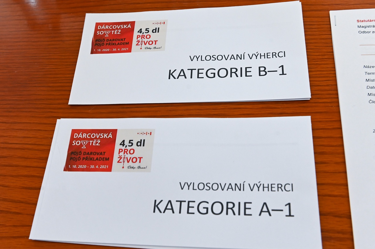 Losování výherců dárcovské soutěže 4,5 dl pro život v rámci kampaně Darujme krev pro Brno