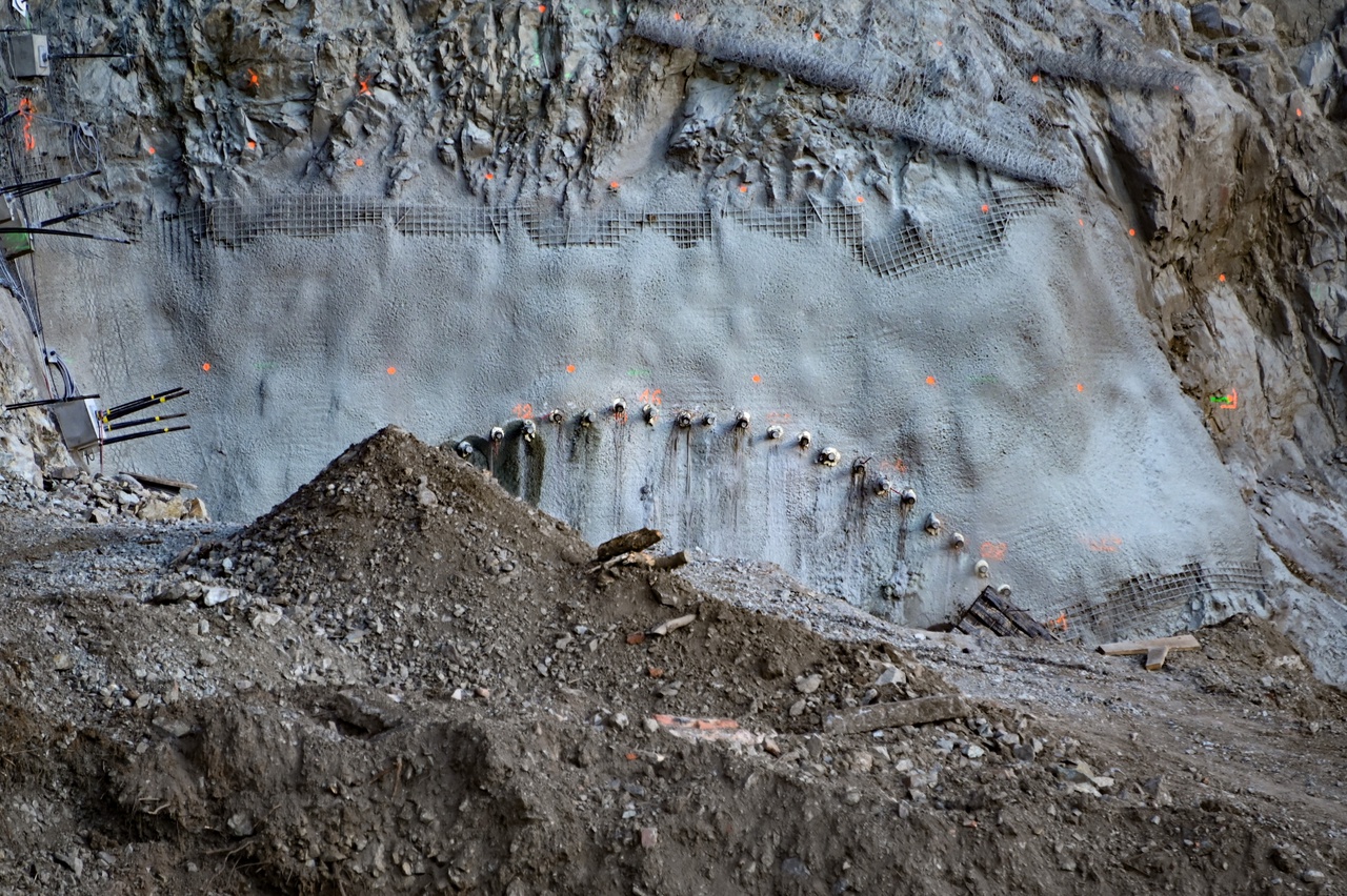 První odstřel skalního masivu na stavbě I42 Brno, VMO Žabovřeská I, II