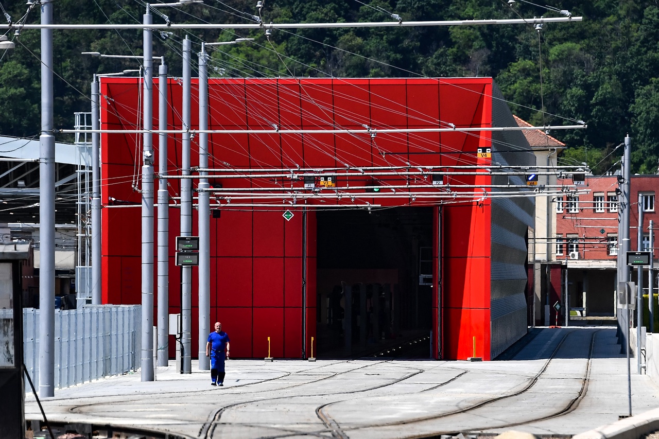 Nová moderní hala denní očisty a denního šetření tramvají v areálu vozovny Pisárky
