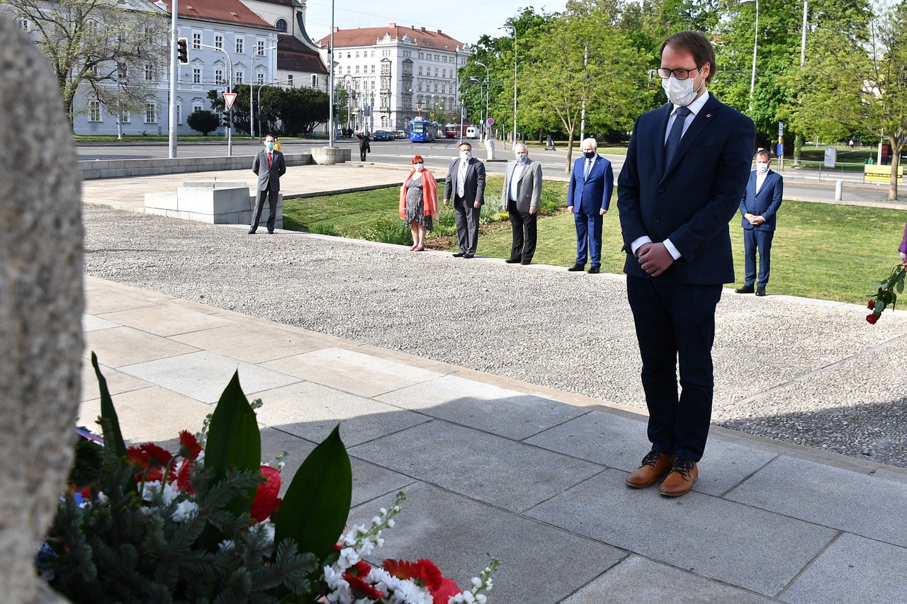 Pietní akty v areálu Kounicových kolejí a na Moravském náměstí připomenuly památku obětí nacistické okupace a osvobozovacích bojů.