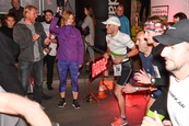 Start charitativního běhu Půlmíle pro ranou péči a závod Noční běh Brnem