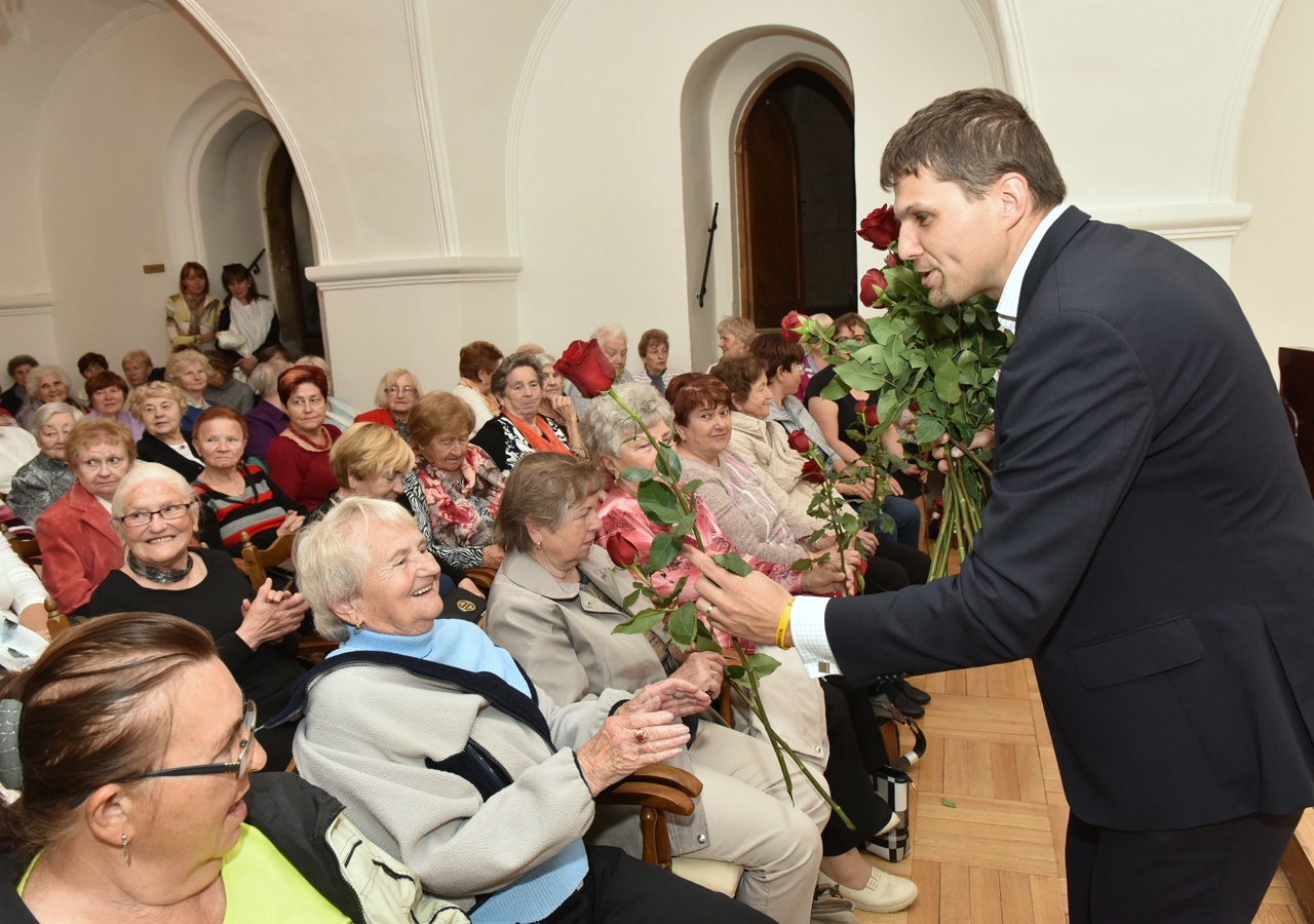 Setkání se seniorkami ze Svazu důchodců ČR u příležitosti oslav Dne matek
