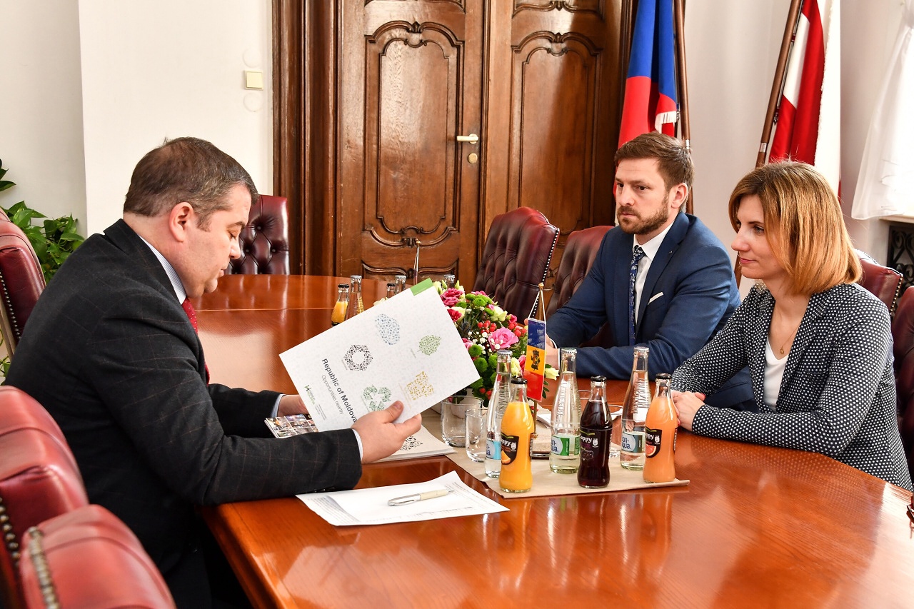 Přijetí velvyslance Moldavska Vitalie Rusua primátorkou M. Vaňkovou