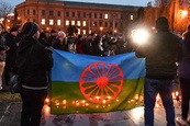 Průvod k uctění památky romského holocaustu