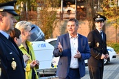 Předání záchranářského člunu, šesti skútrů, automobilu Škoda Kodiaq a čtyř Octávií poháněných stlačeným plynem Městské policii Brno