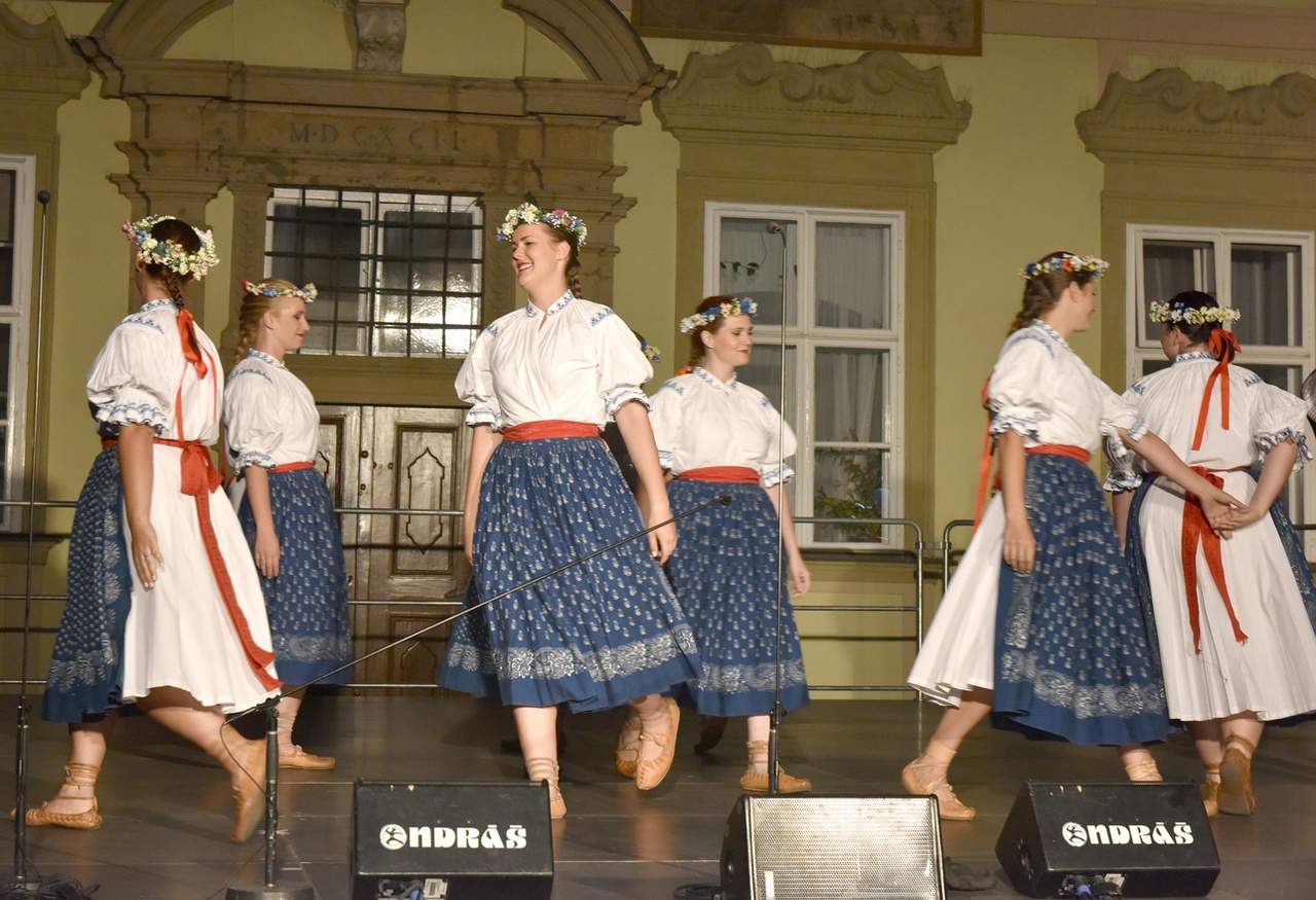 Zahajovací koncert mezinárodního folklorního festivalu Brno