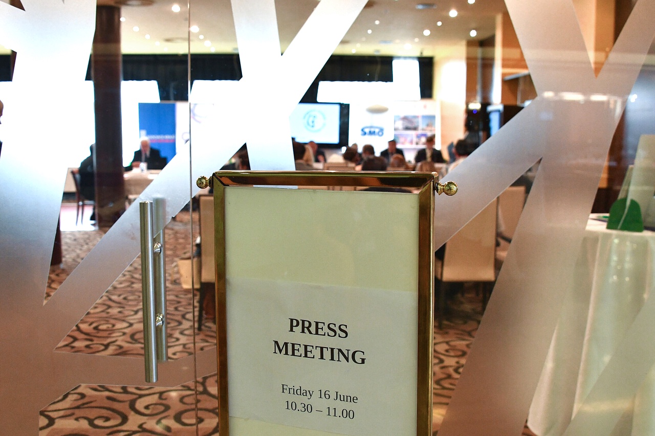 Tisková konference konaná u příležitosti zasedání politického byra Kongresu místních a regionálních samospráv Rady Evropy (CLARE)