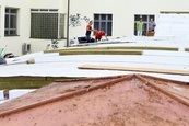 Kontrolní den v Divadle Bolka Polívky - rekonstrukce střechy