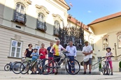 Setkání účastníků cyklistické pouti Tour de Franz s primátorem P. Vokřálem