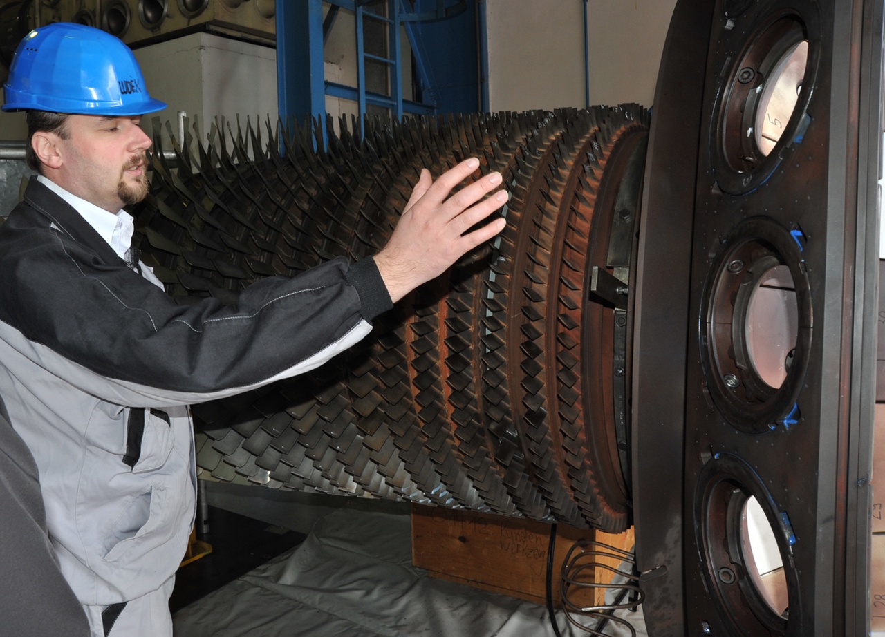 Oprava spalovací turbínyv Teplárnách Brno