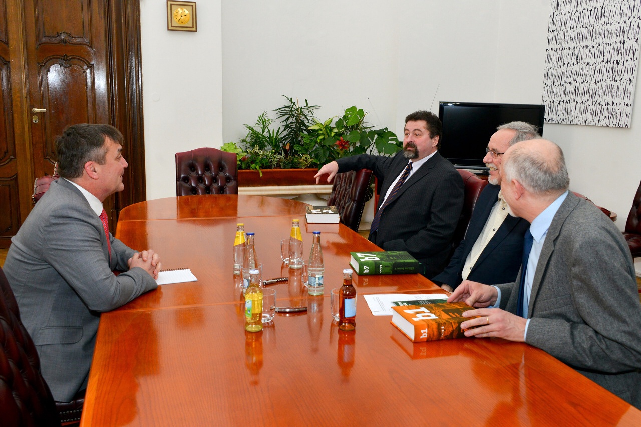 Setkání primátora P. Vokřála s autory knihy Dějiny Brna