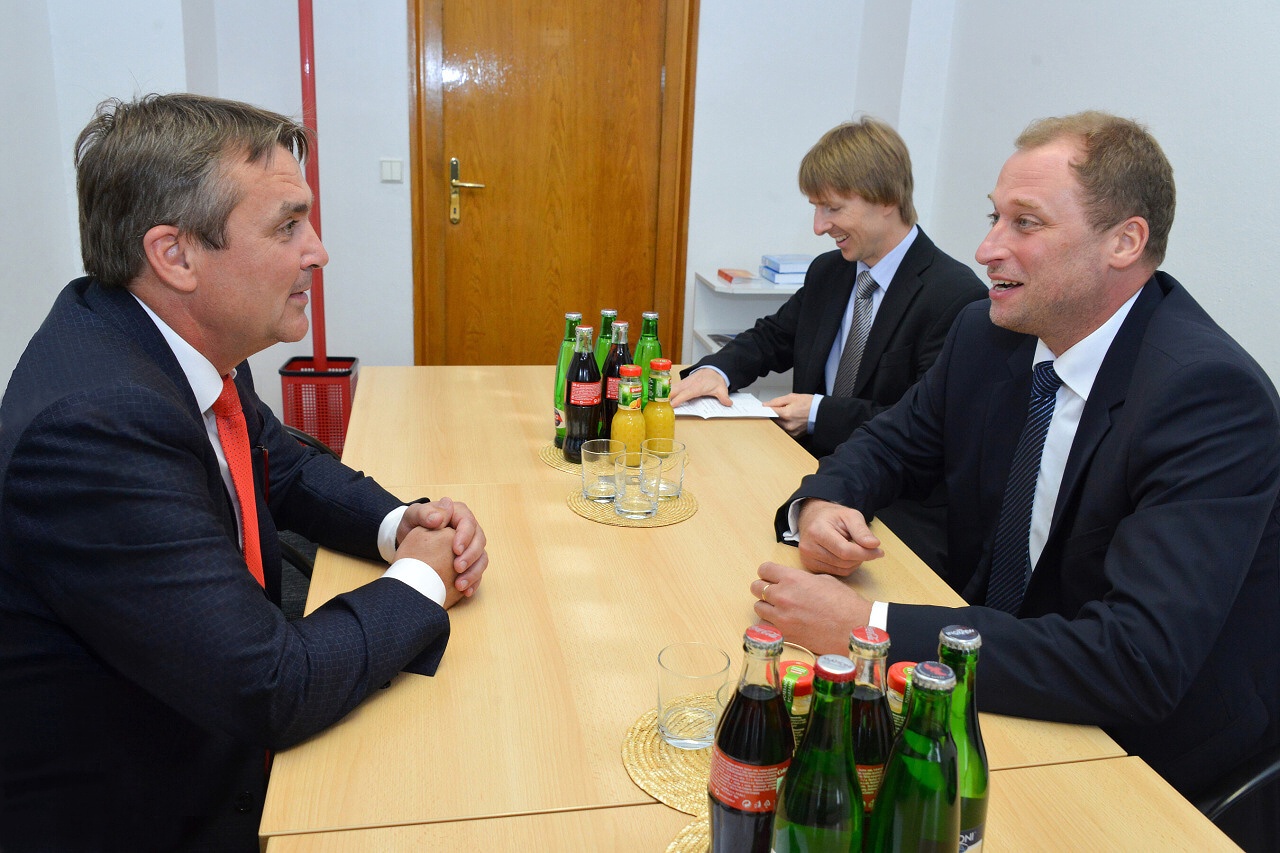 Setkání s Tomášem Janem  Podivínským, velvyslancem ČR v Německu.