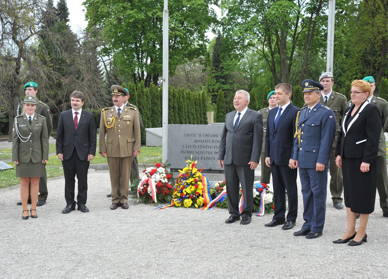 Pietní akt u pomníku rumunských hrdinů