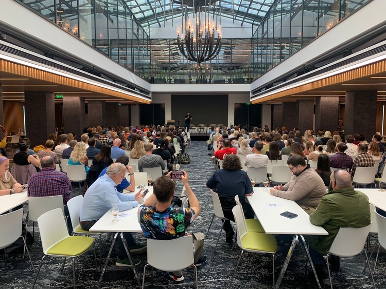 Na tři sta blogerů, instagramerů a dalších influencerů z celého světa se sjelo do Brna na konferenci Traverse. Foto: MMB