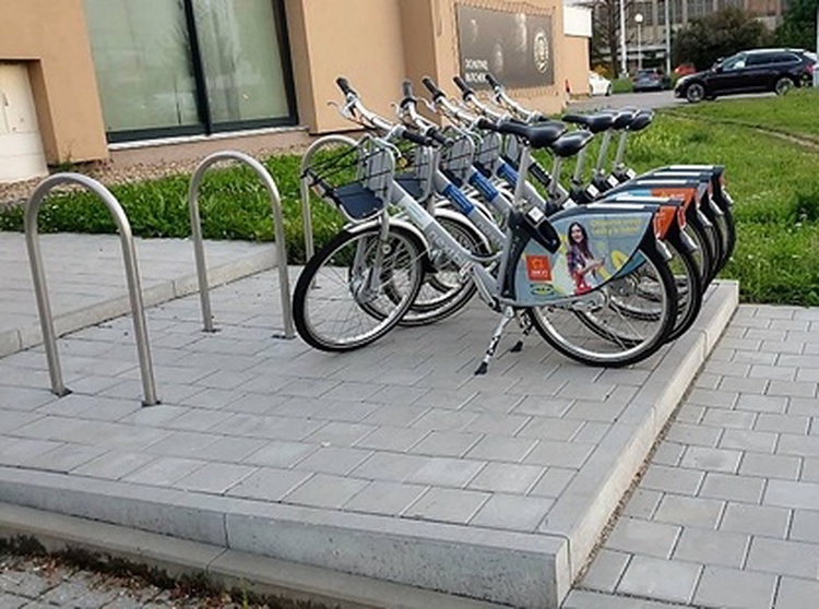 Cyklostojany s bikesharingovými koly