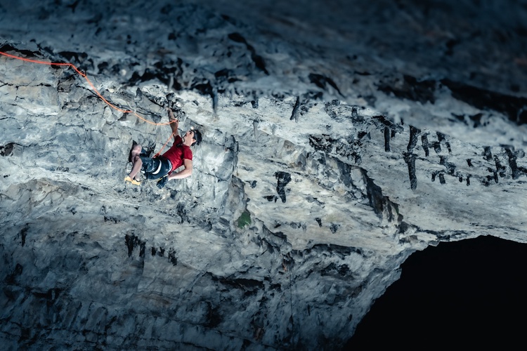 Adam Ondra a jeho volný přelez Macochy. Foto: © Adam Ondra, autor: Petr Chodura