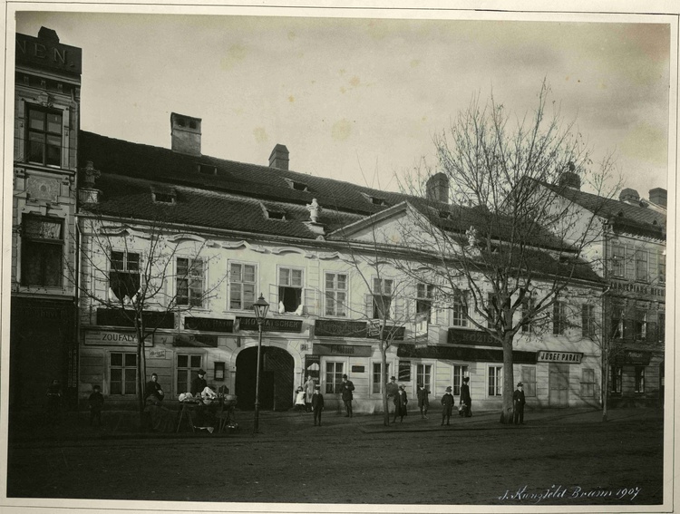 Manufaktura na jemná sukna v místech dnešního hotelu Passage v Lidické ulici. Foto: Archiv města Brna
