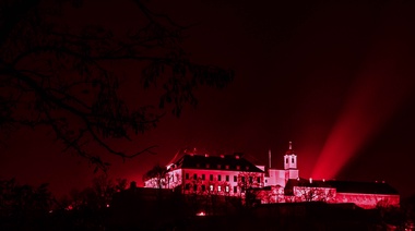V pondělí 17. dubna se Špilberk rozsvítí červeně. Zdroj: MMB