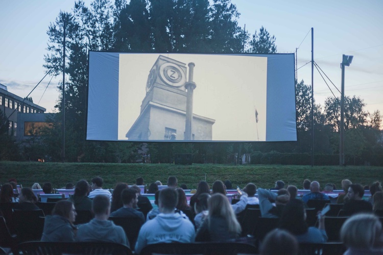 Letní kino v Nové Zbrojovce. Foto: Kino Art