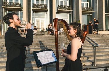 Koncert orchestru opery Národního divadla Brno před Janáčkovým divadlem. Foto: Jiří Lubojacký