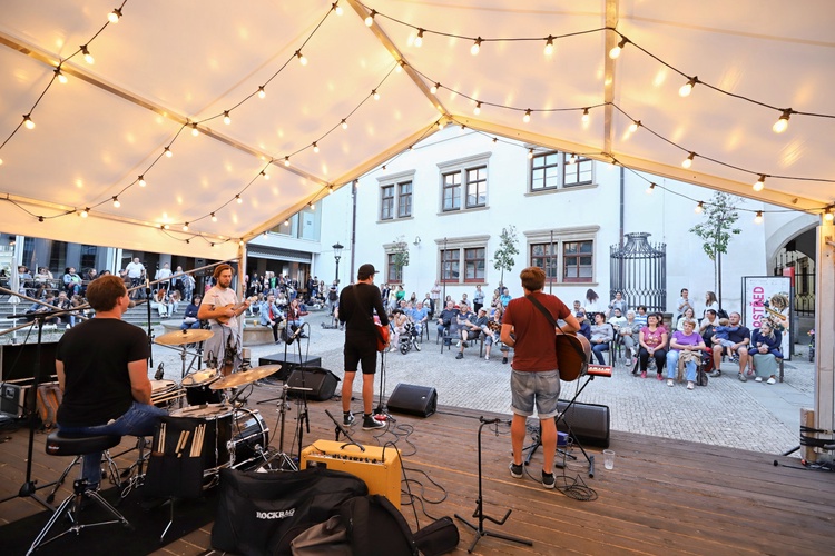 Po stopách brněnské fotografické legendy, za zvuku varhan, za zdmi káznice. Shrnujeme rozmanité akce na každý den prodlouženého víkendu