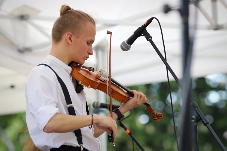 Hudební vystoupení na Tmavomodrém festivalu 2021. Foto: TIC Brno