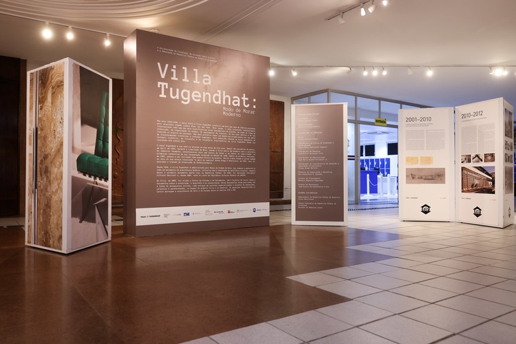 Panelová výstava o vile Tugendhat v brazilské Fortaleze. Foto: Ares Soares