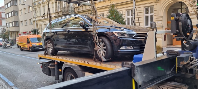 Odtah automobilu. Foto: Brněnské komunikace, a. s.