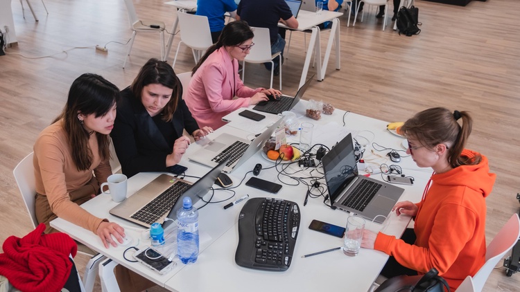 Předchozí hackaton přinesl například aplikaci s vizualizací hlasování zastupitelstva nebo populární projekt Brno v kostce. Foto: archiv MMB